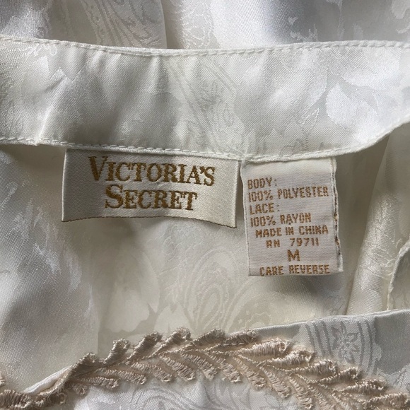 Victoria’s Secret Vintage Gold Label Ivory Chemise - Picture 4 of 7